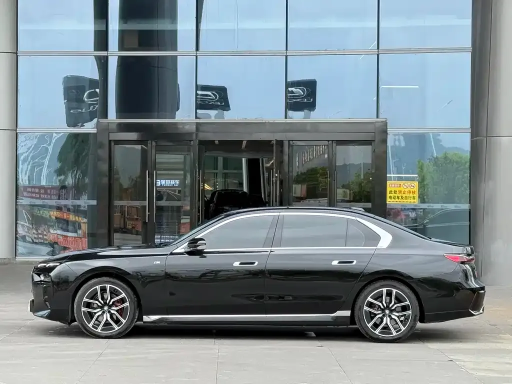 BMW 7 Series — фото 2