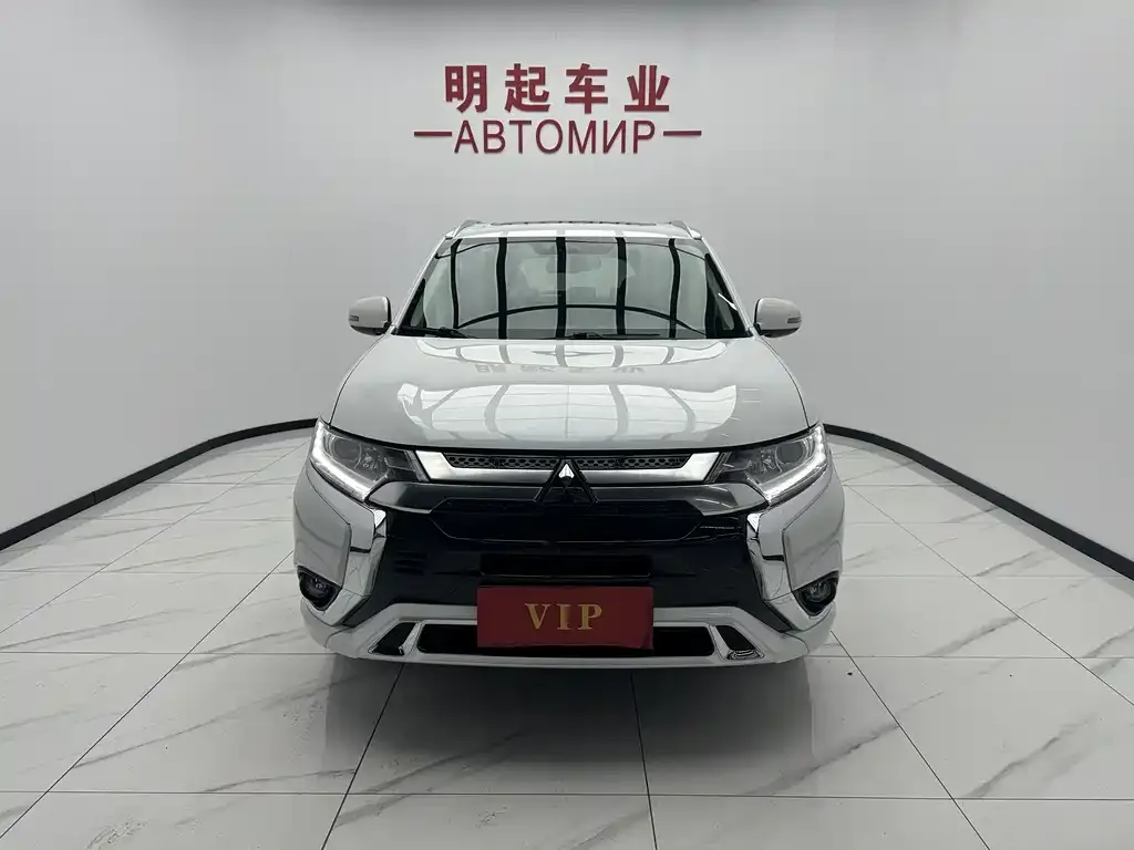 Mitsubishi Outlander — фото 2