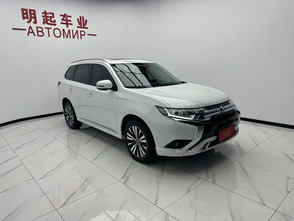 Mitsubishi Outlander — фото 8