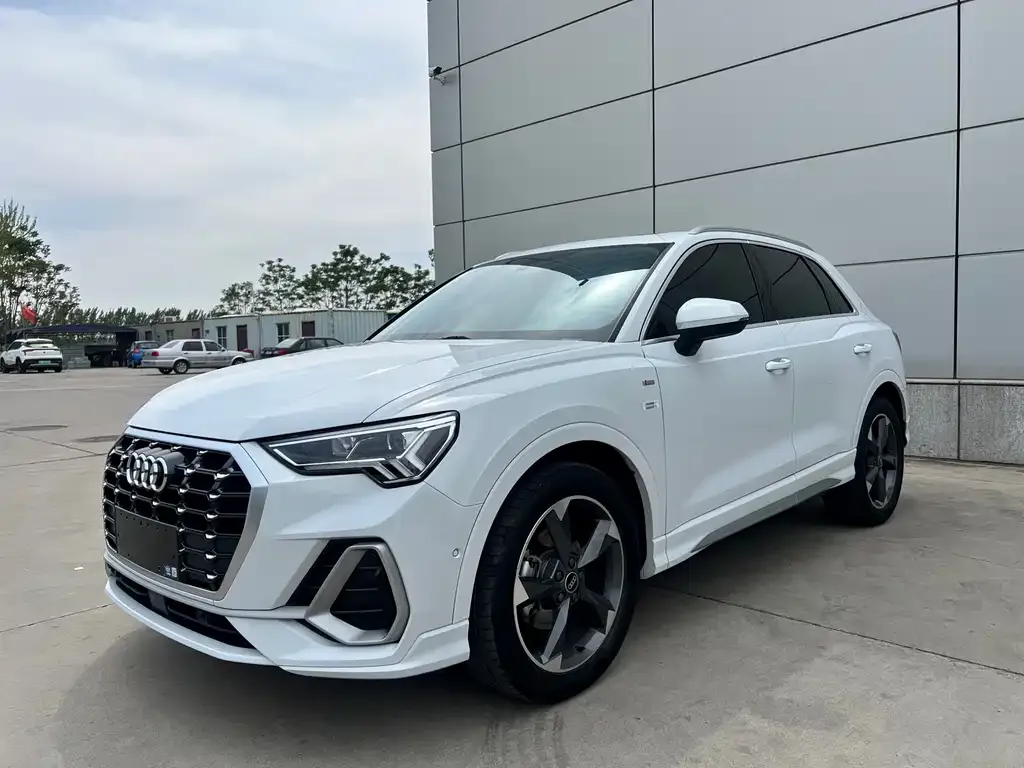Audi Q3 2023 из CN, фото 1