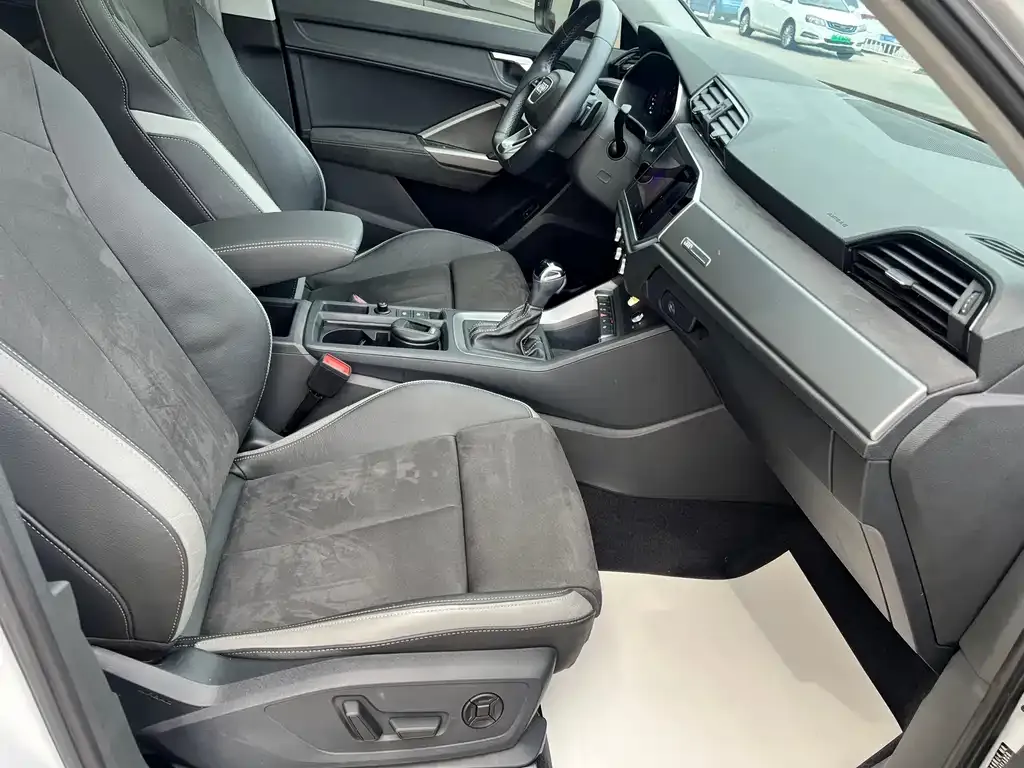 Audi Q3 2023 из CN, фото 9