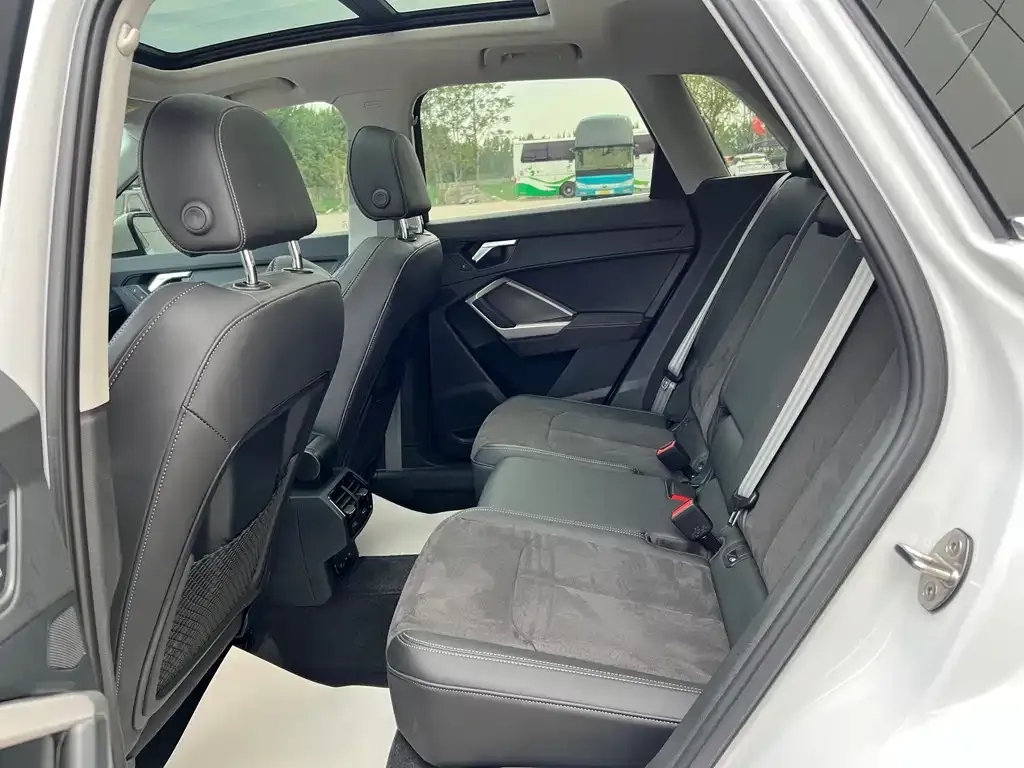 Audi Q3 2023 из CN, фото 7