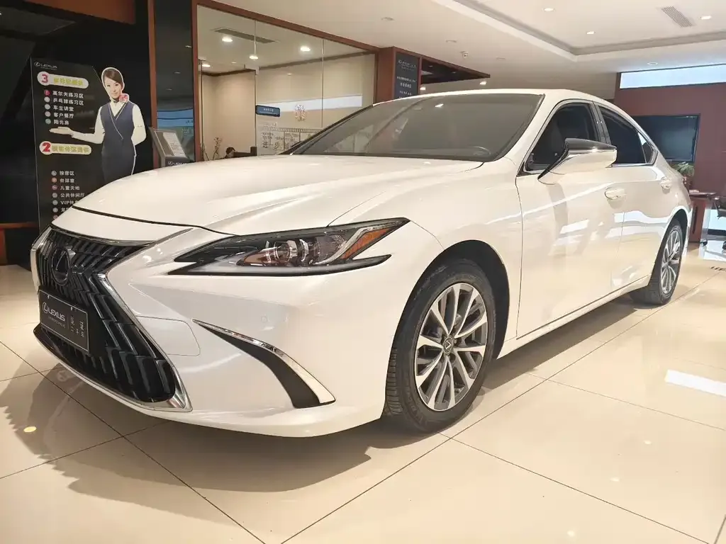 Lexus ES — фото 1