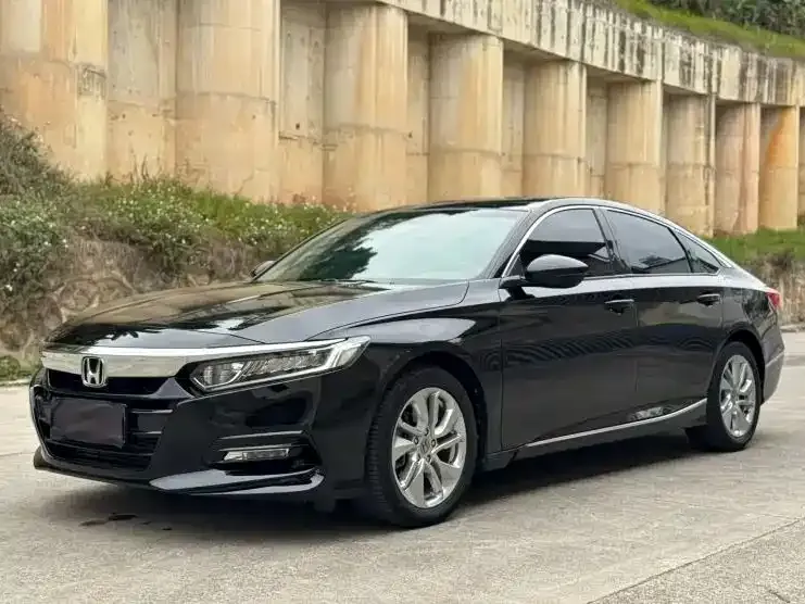 Honda Accord — фото 1