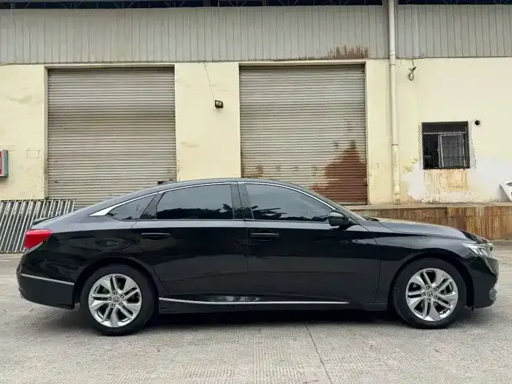 Honda Accord — фото 7