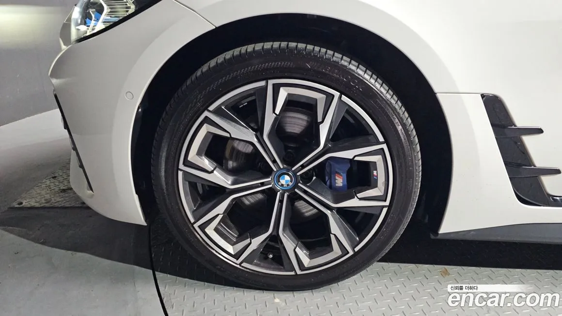 BMW i4 2023 из KR, фото 5