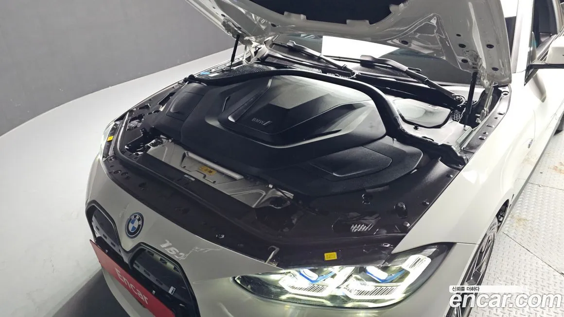 BMW i4 2023 из KR, фото 8