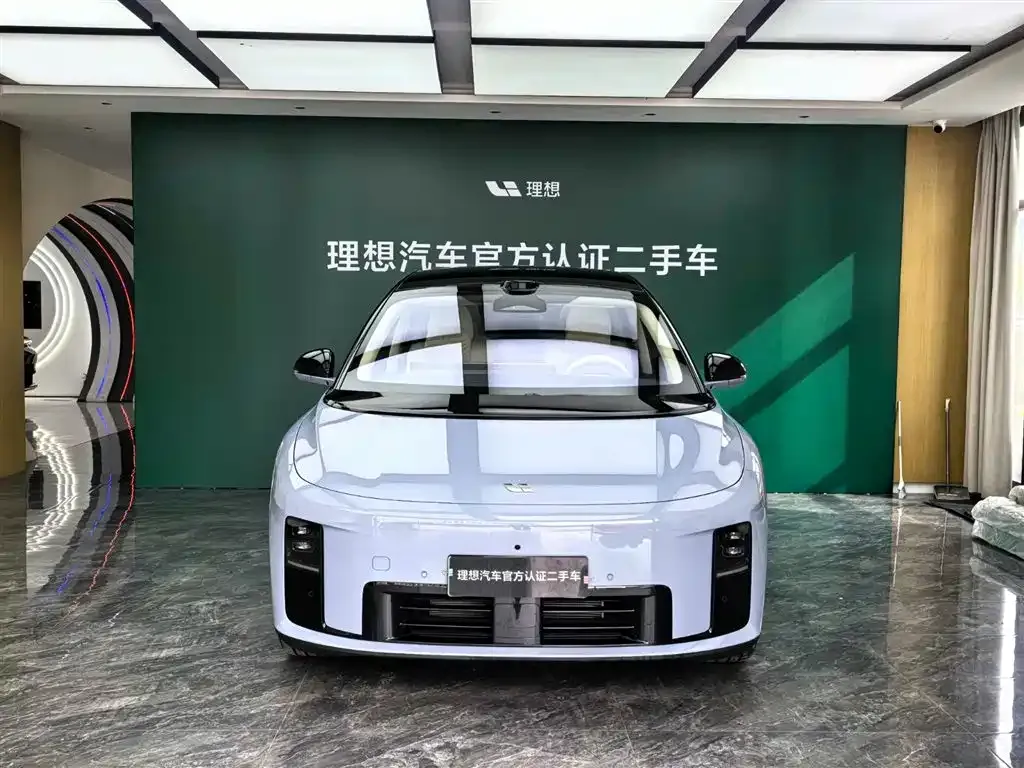 Li Auto i8 — фото 10