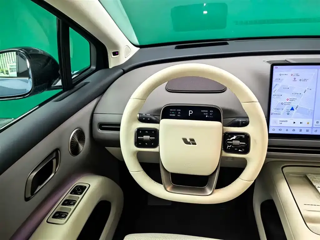 Li Auto i8 — фото 3