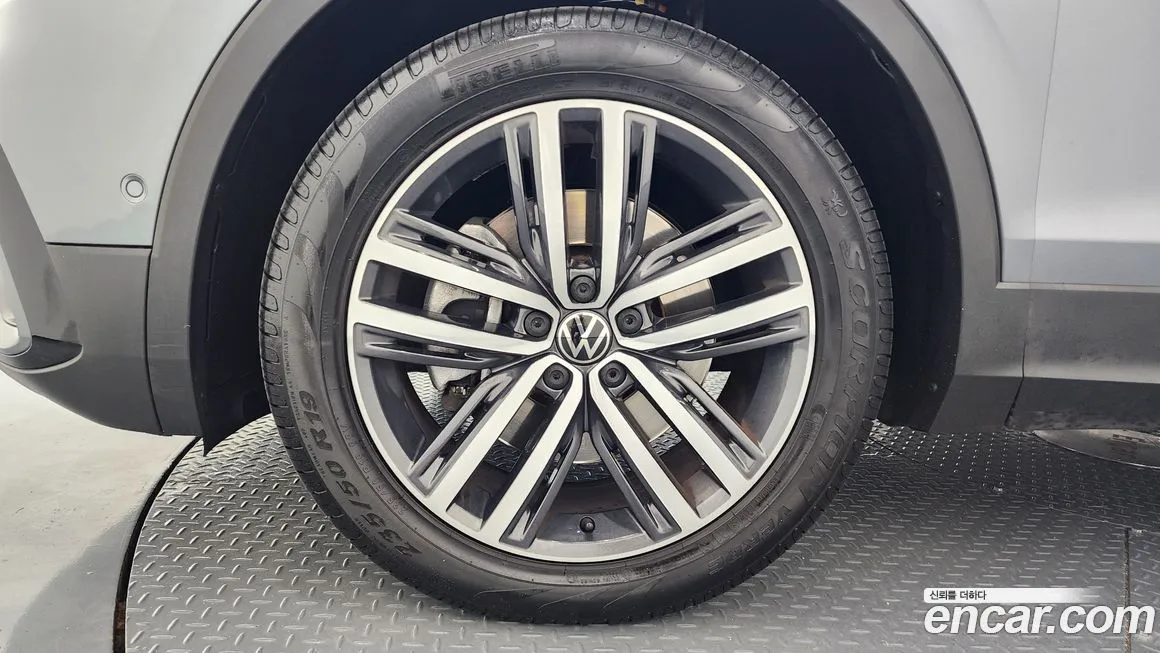 Volkswagen Tiguan — фото 9
