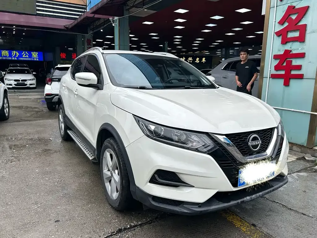 Nissan Qashqai — фото 1