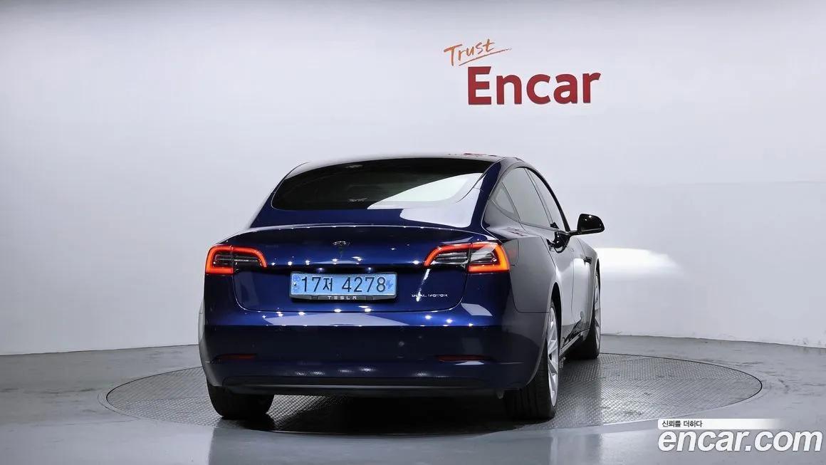 Tesla Model 3 — фото 9