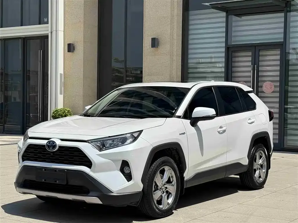 Toyota RAV4 — фото 1