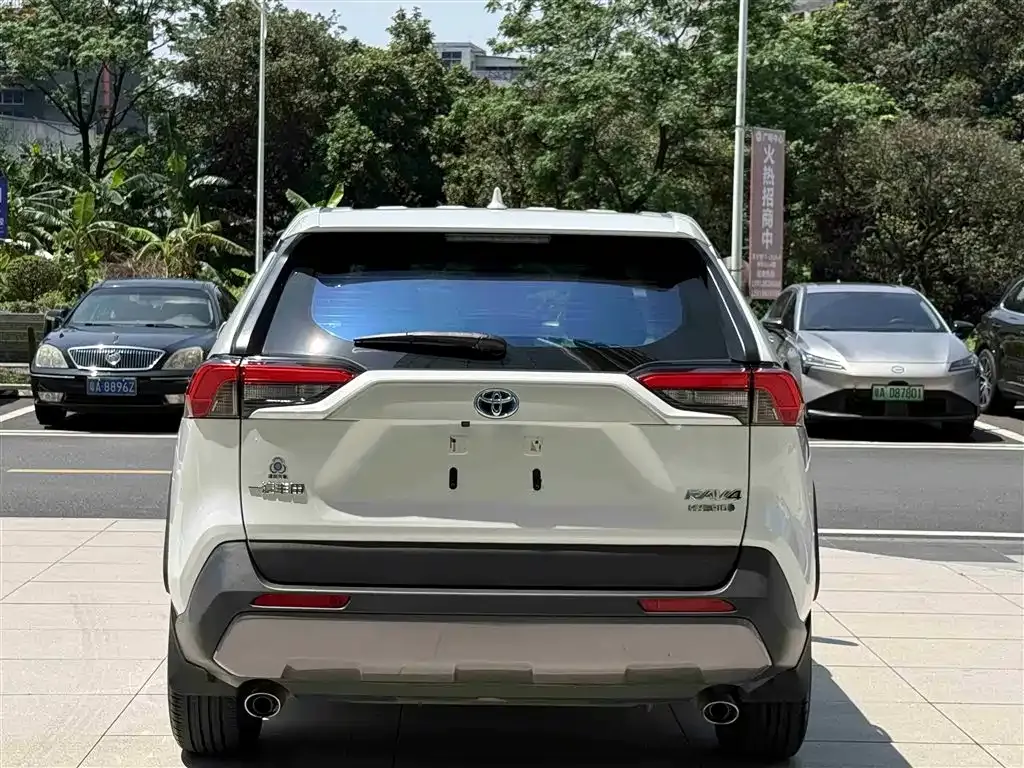 Toyota RAV4 — фото 10