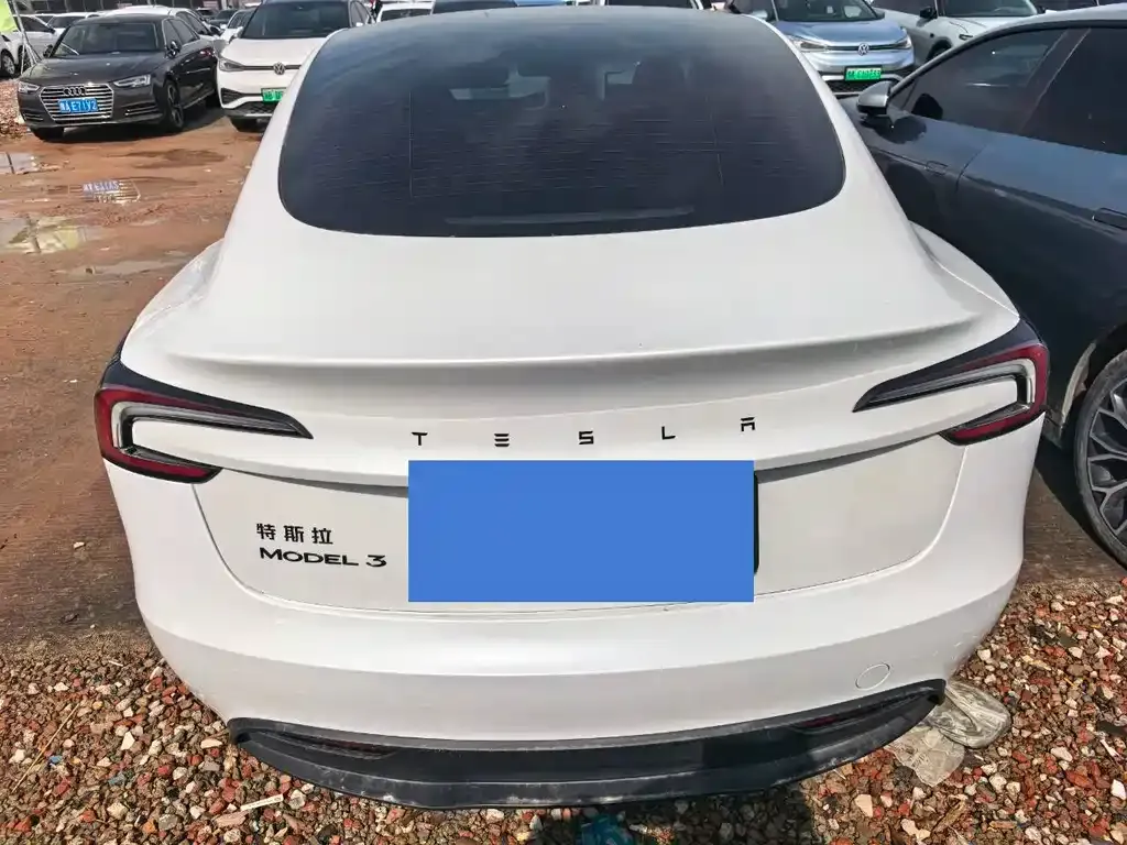 Tesla Model 3 — фото 9