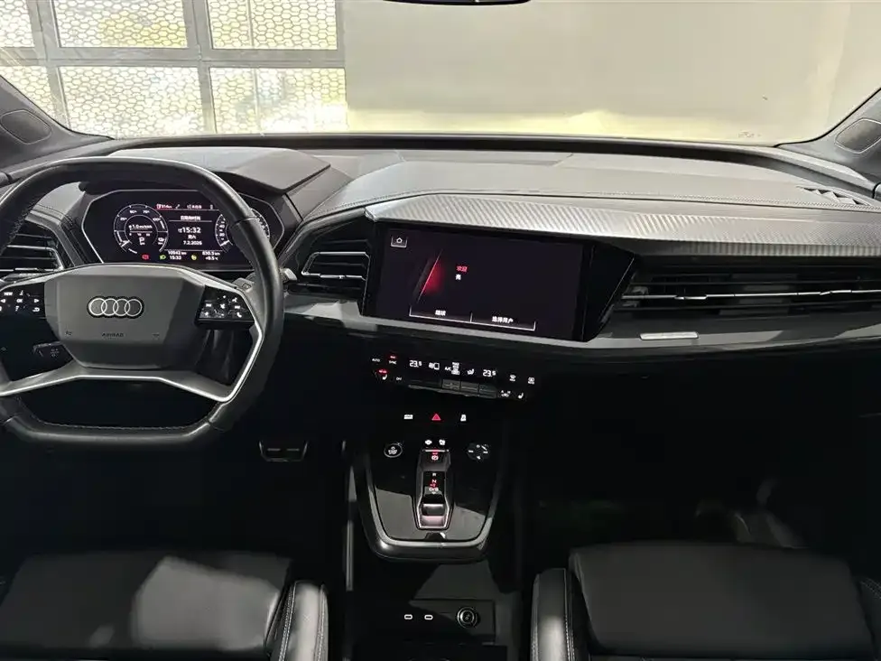 Audi Q4 e-tron — фото 4
