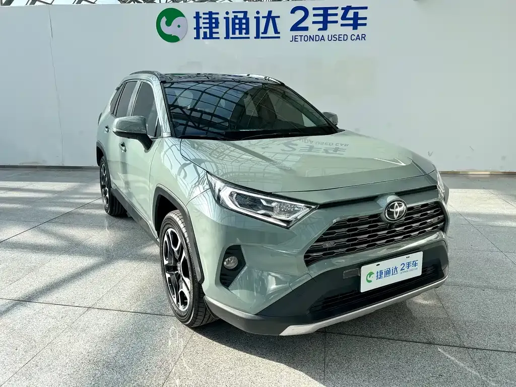 Toyota RAV4 — фото 8