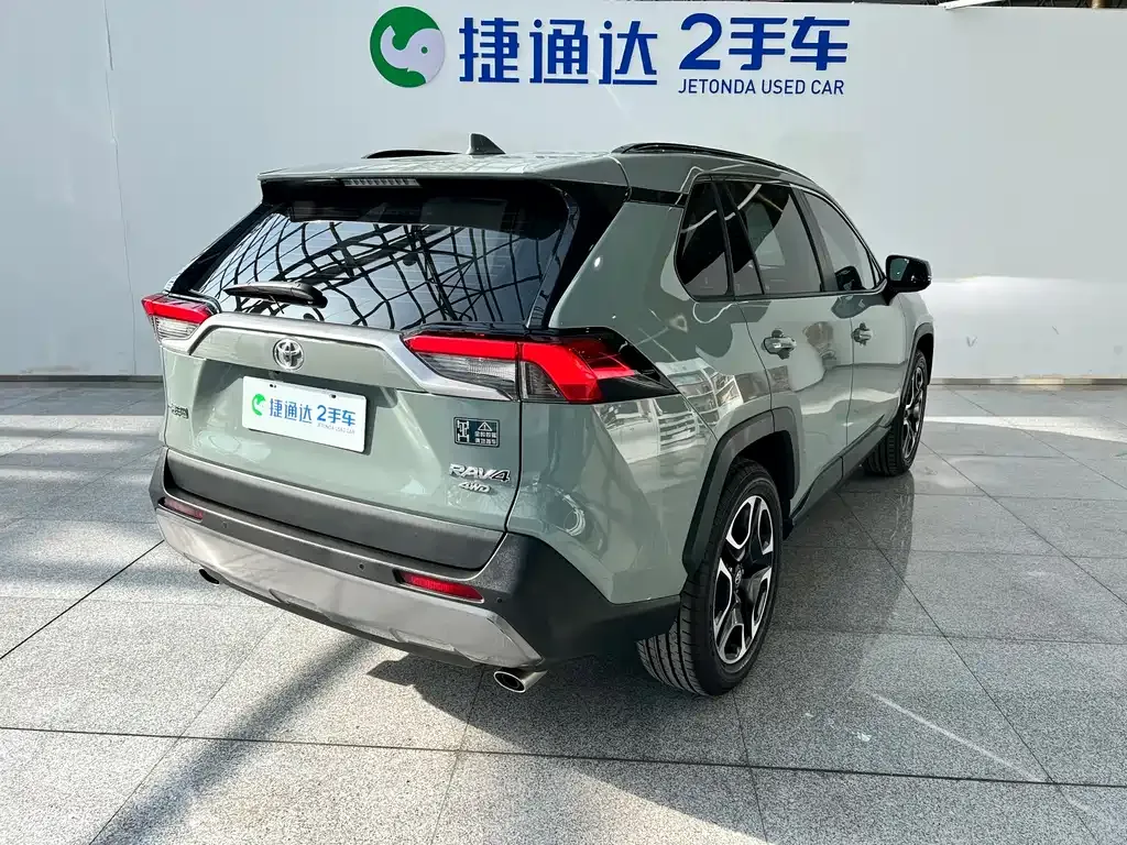 Toyota RAV4 — фото 5