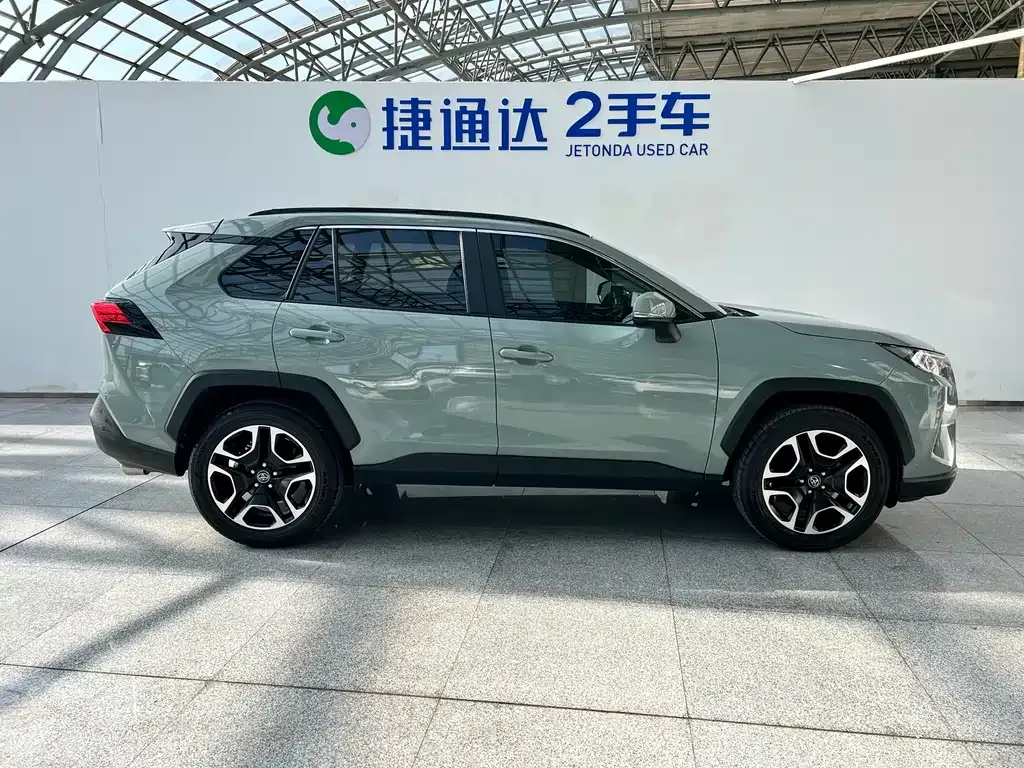 Toyota RAV4 — фото 6