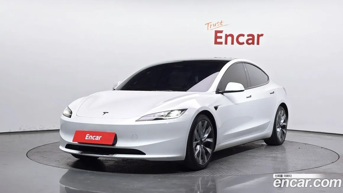 Tesla Model 3 — фото 1