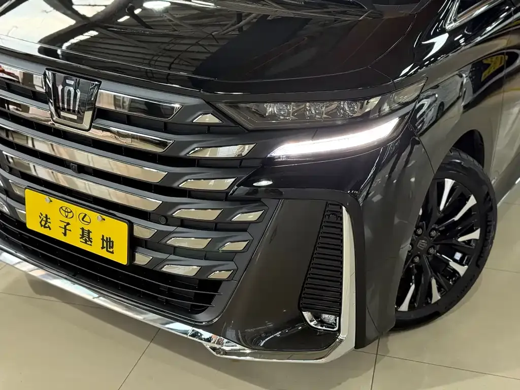 Toyota Vellfire — фото 6