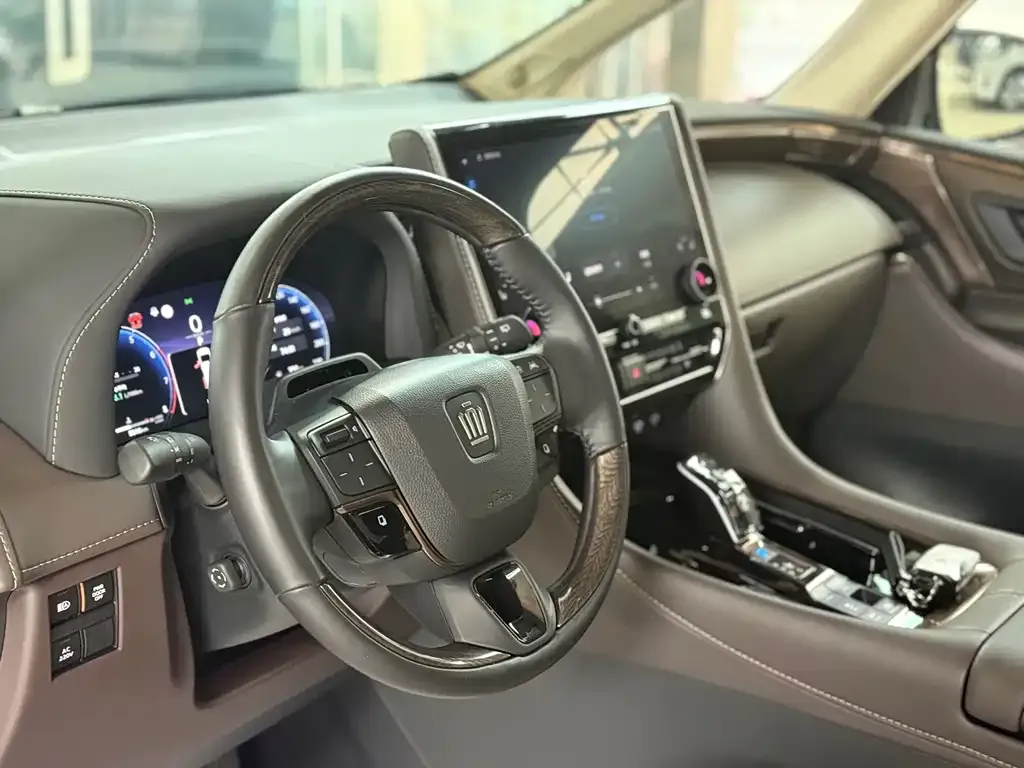 Toyota Vellfire — фото 8
