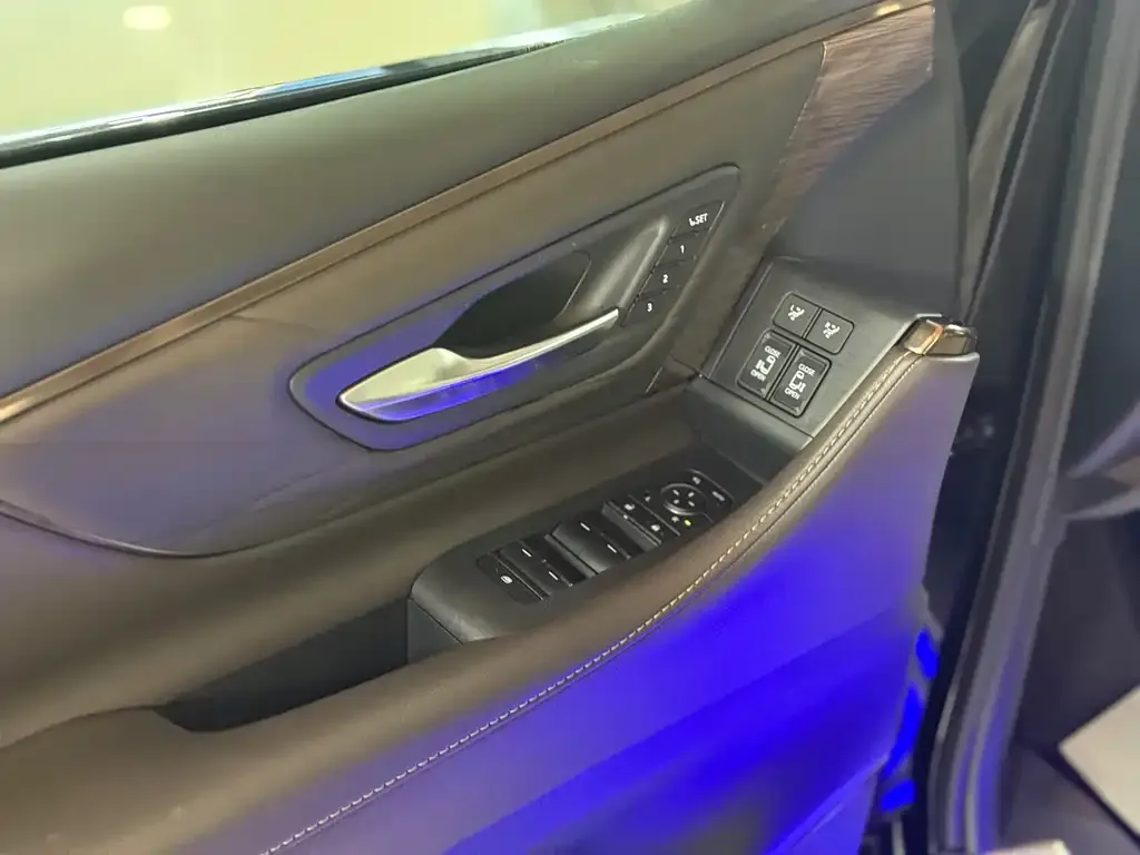 Toyota Vellfire — фото 7