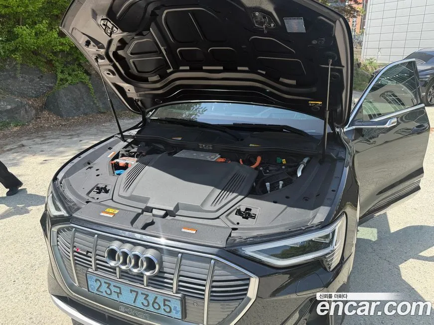 Audi e-tron 2022 из KR, фото 4