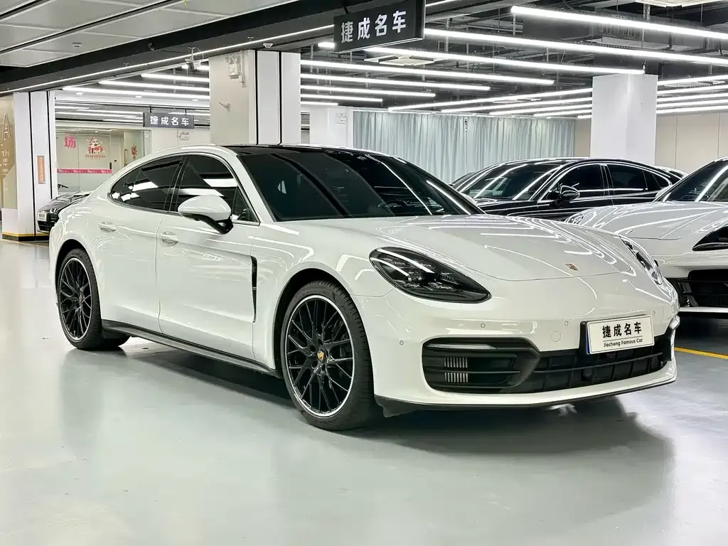 Porsche Panamera — фото 1