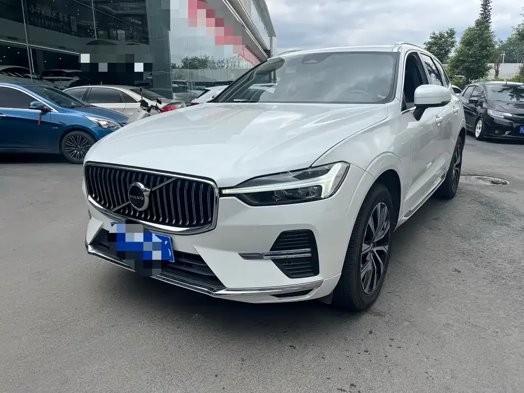 Volvo XC60 — фото 1