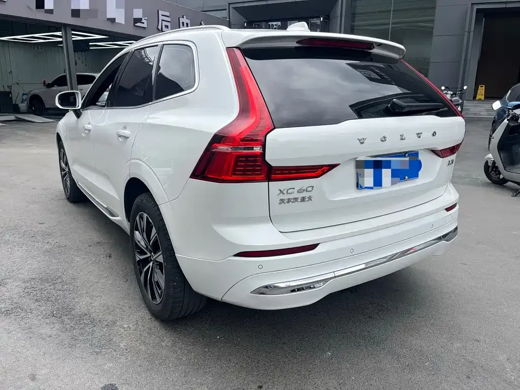 Volvo XC60 — фото 6
