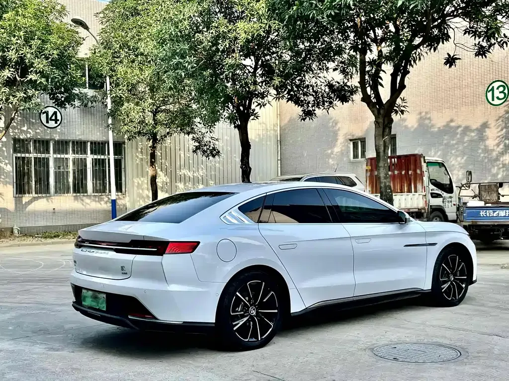 BYD Han — фото 10