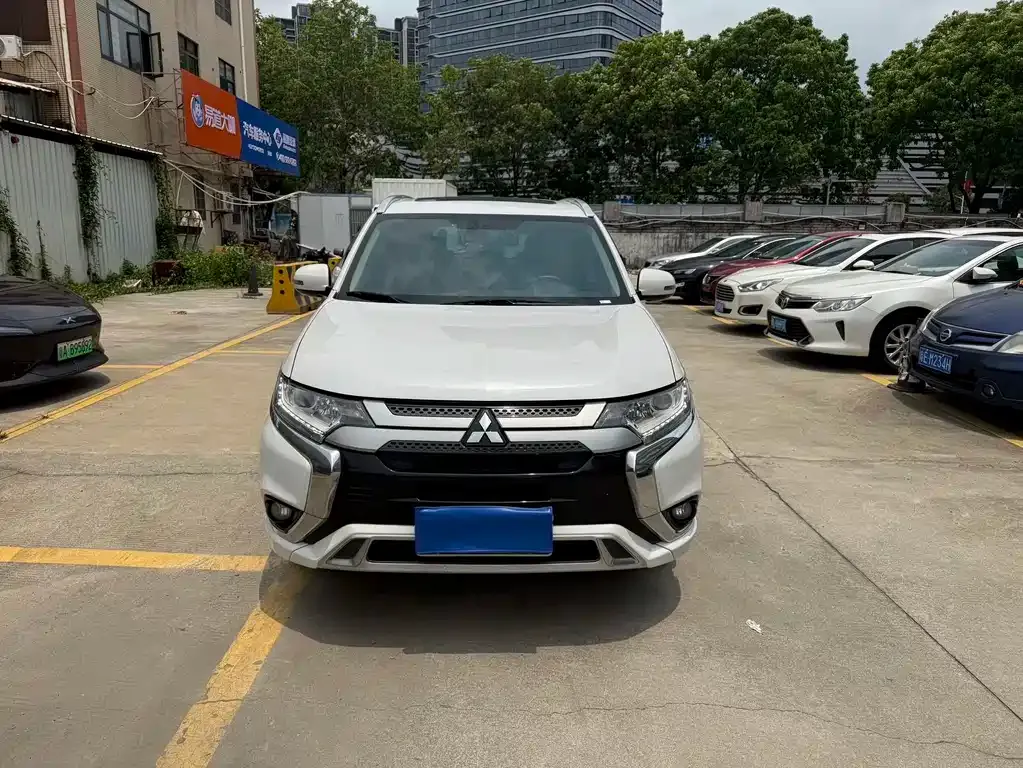 Mitsubishi Outlander — фото 7