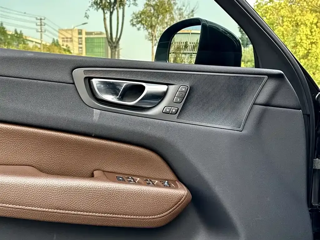 Volvo XC60 2021 из CN, фото 2