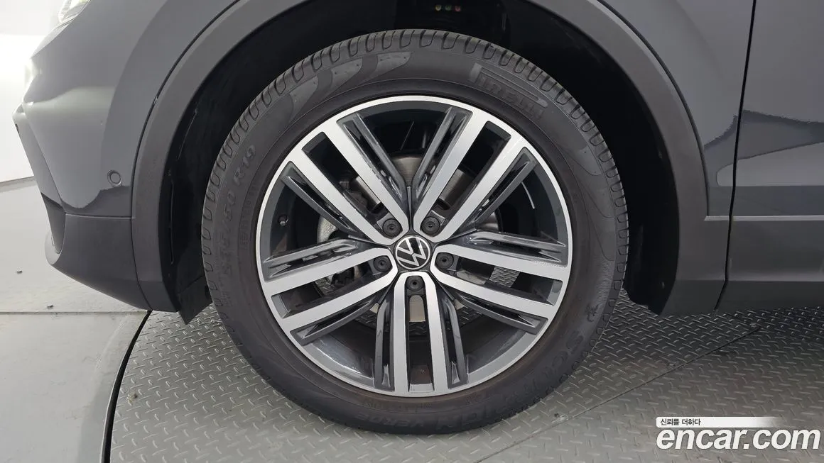 Volkswagen Tiguan — фото 6