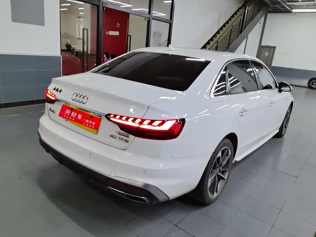 Audi A4L 2021 из CN, фото 7