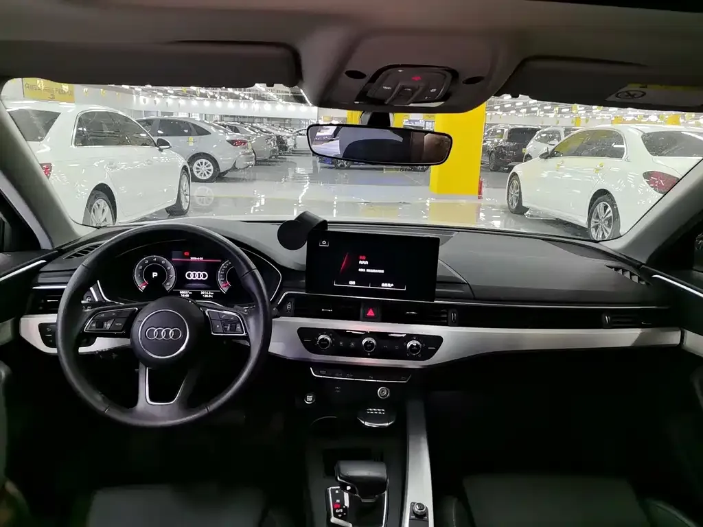 Audi A4L 2021 из CN, фото 4