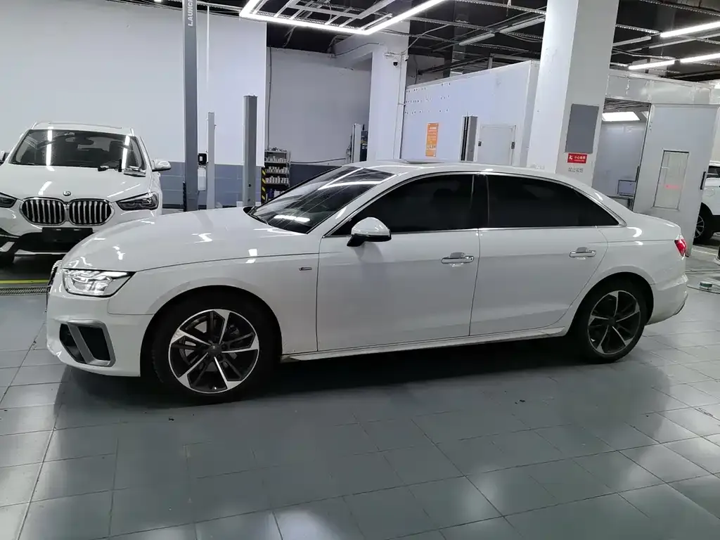 Audi A4L 2021 из CN, фото 5
