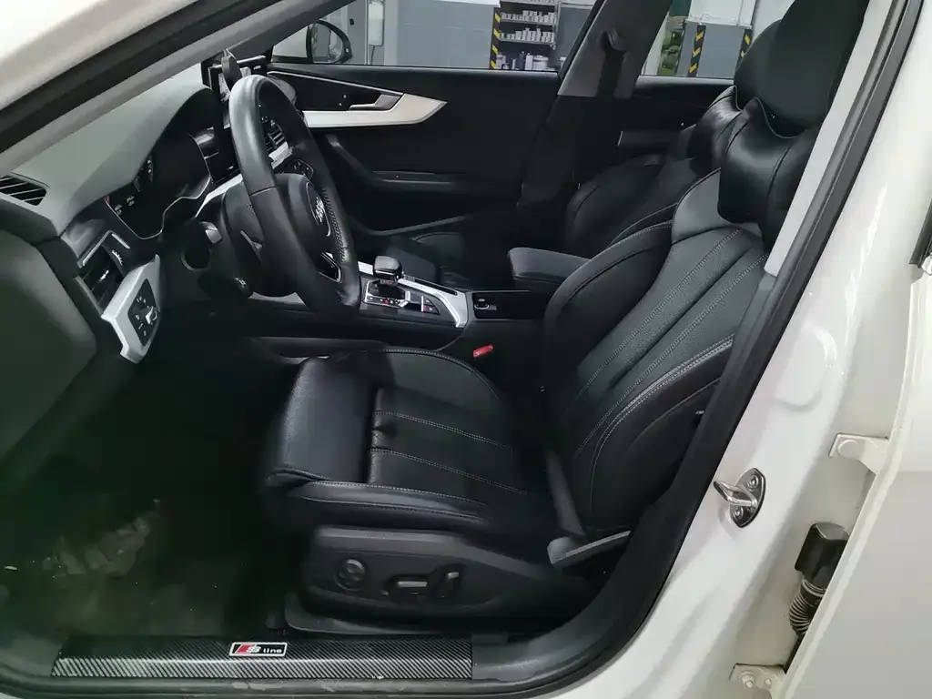 Audi A4L 2021 из CN, фото 3