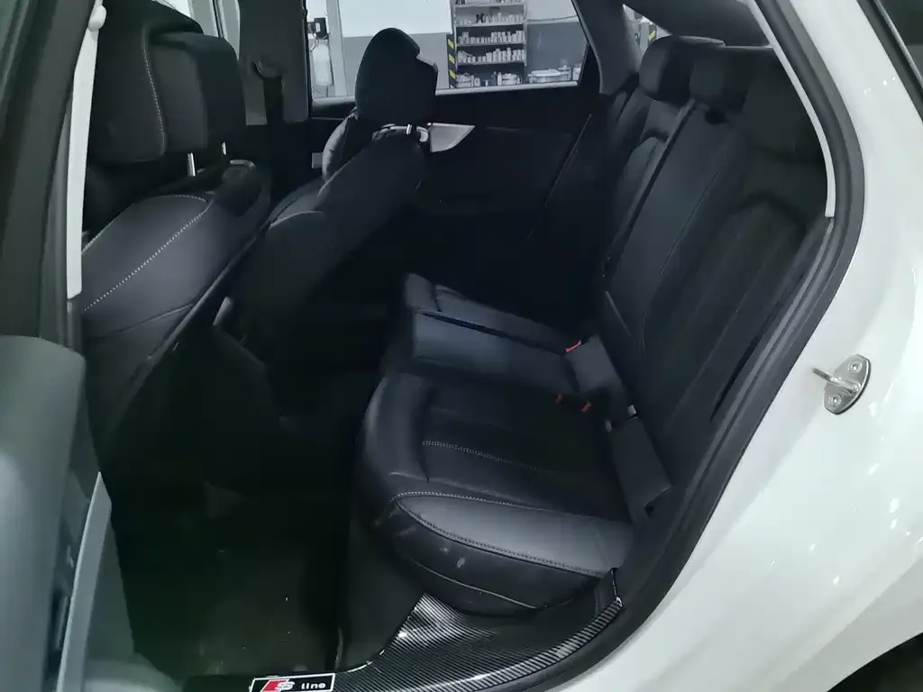 Audi A4L 2021 из CN, фото 2