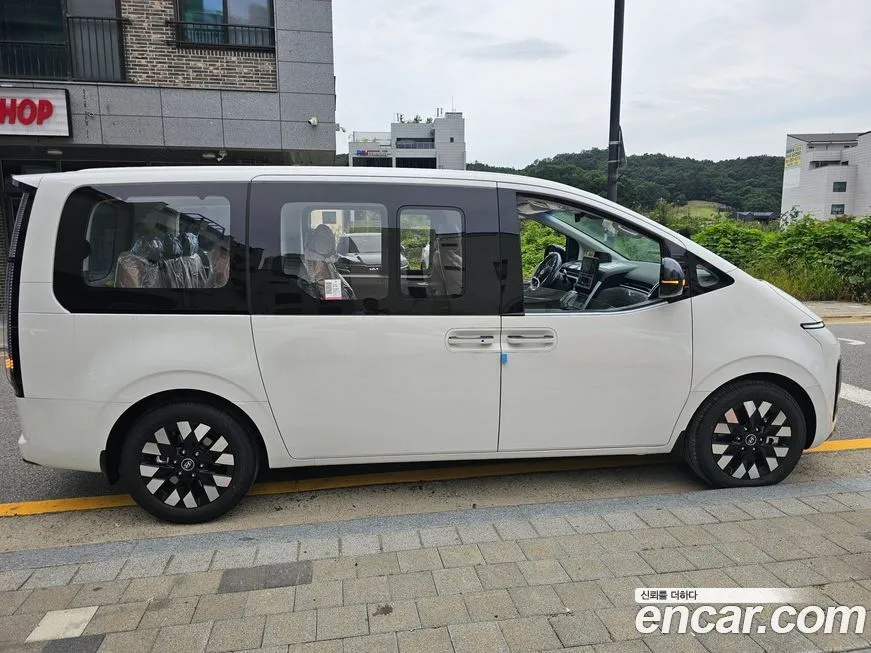 Hyundai Staria — фото 2