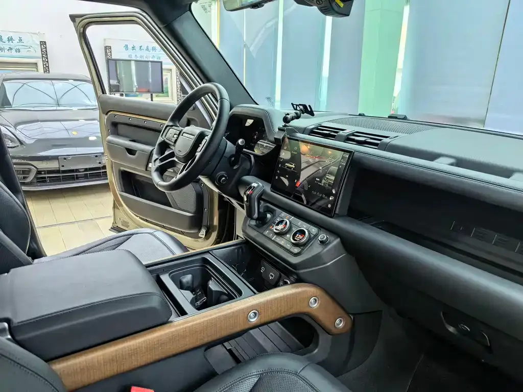 Land Rover Defender — фото 7