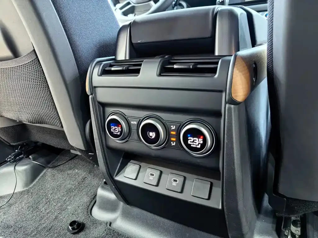 Land Rover Defender — фото 10