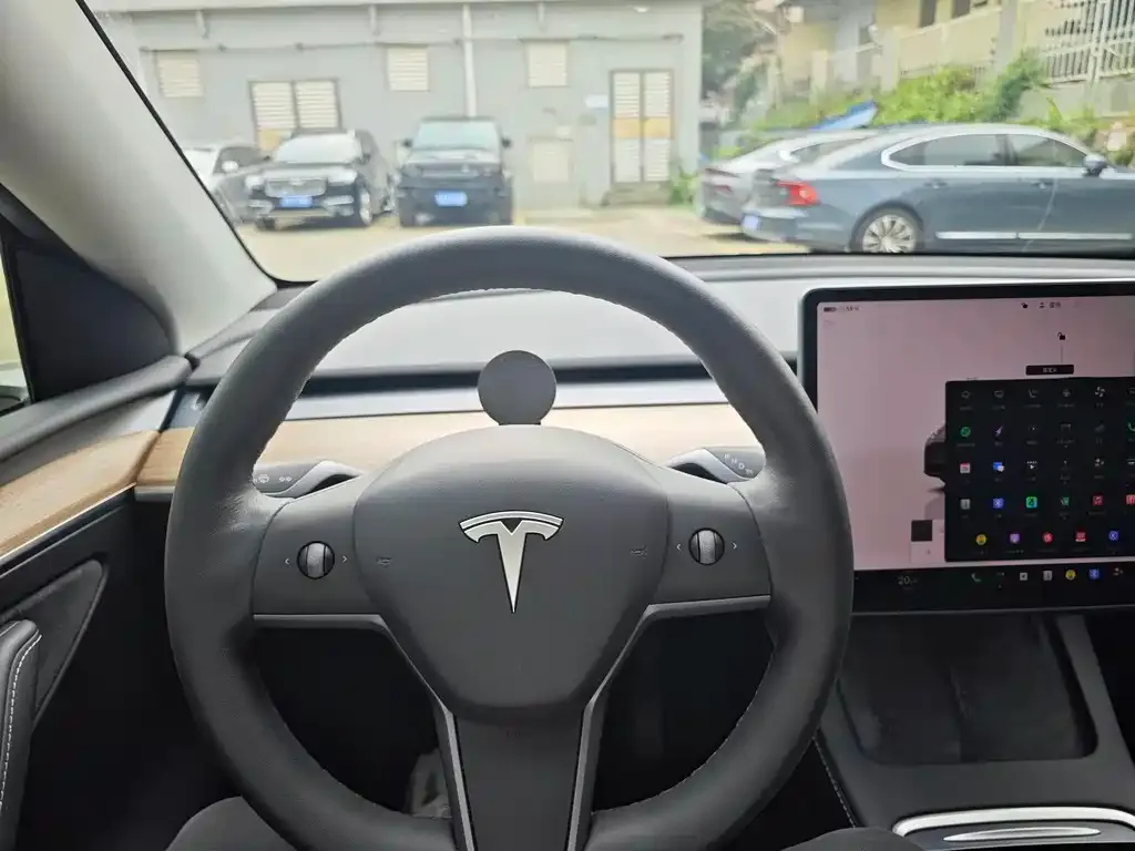 Tesla Model Y — фото 2