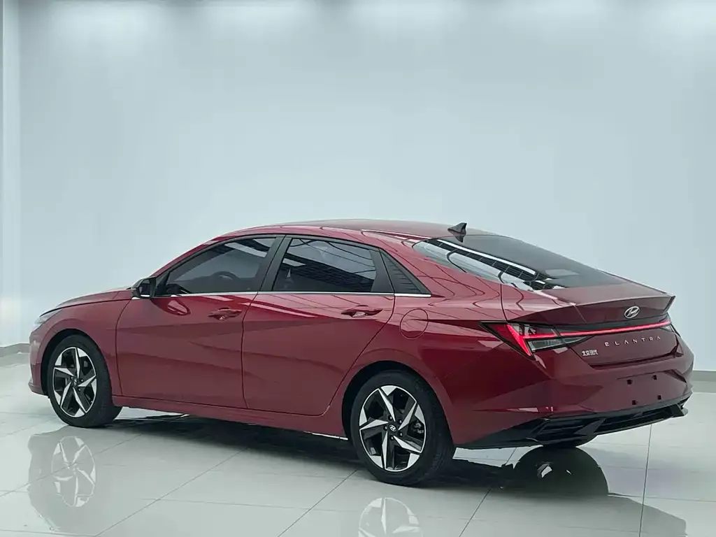 Hyundai Elantra — фото 4