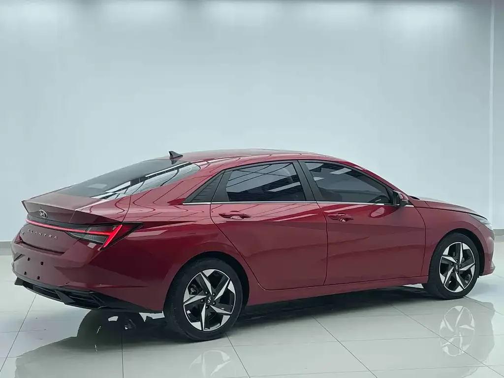 Hyundai Elantra — фото 2