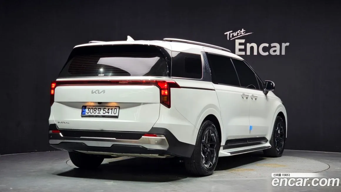 Kia Carnival — фото 10