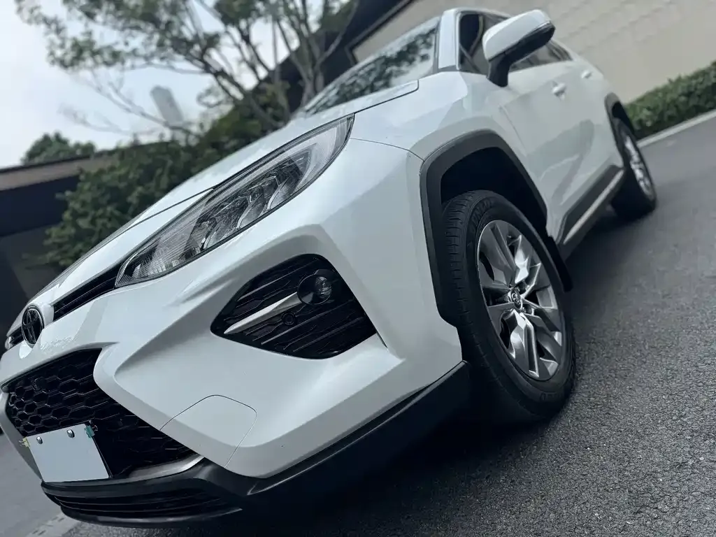 Toyota Wildlander — фото 10