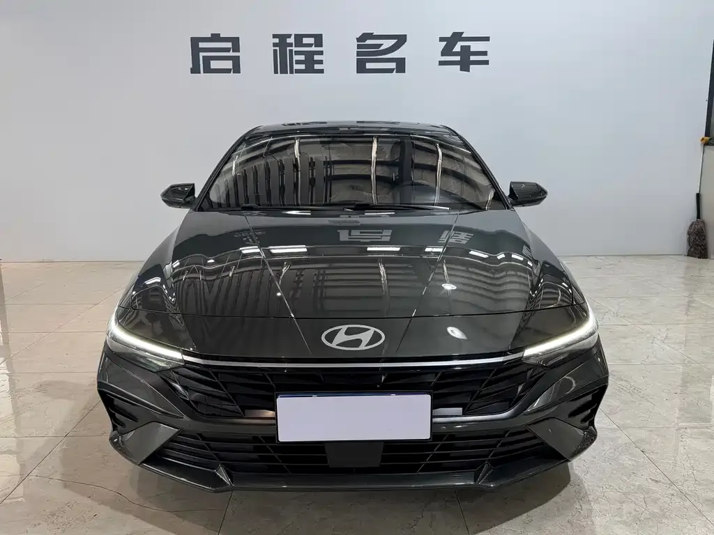 Hyundai Elantra — фото 5