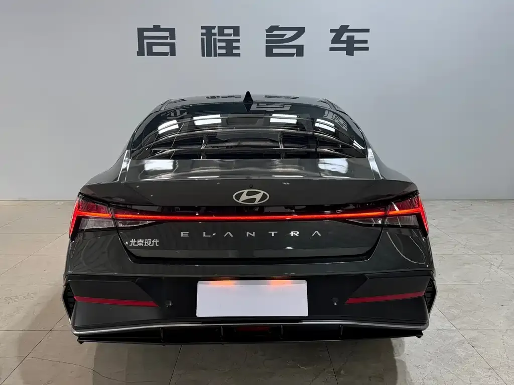 Hyundai Elantra — фото 2